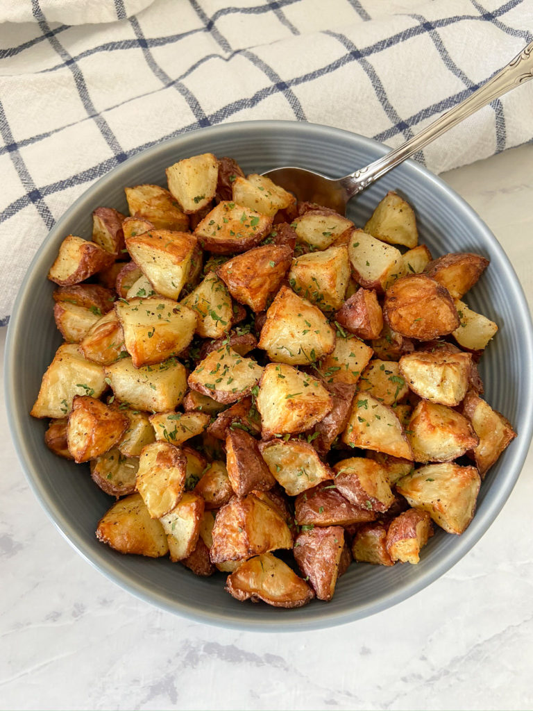Air Fryer Crispy Garlic Potatoes